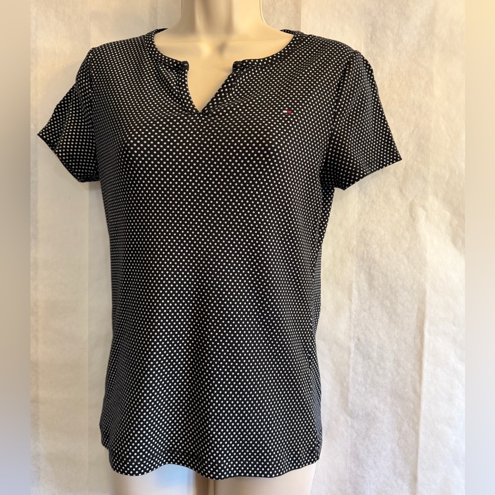 Tommy Hilfiger Black and White Polka Dot Short Sleeve v neck Top Sz-M.  CC12